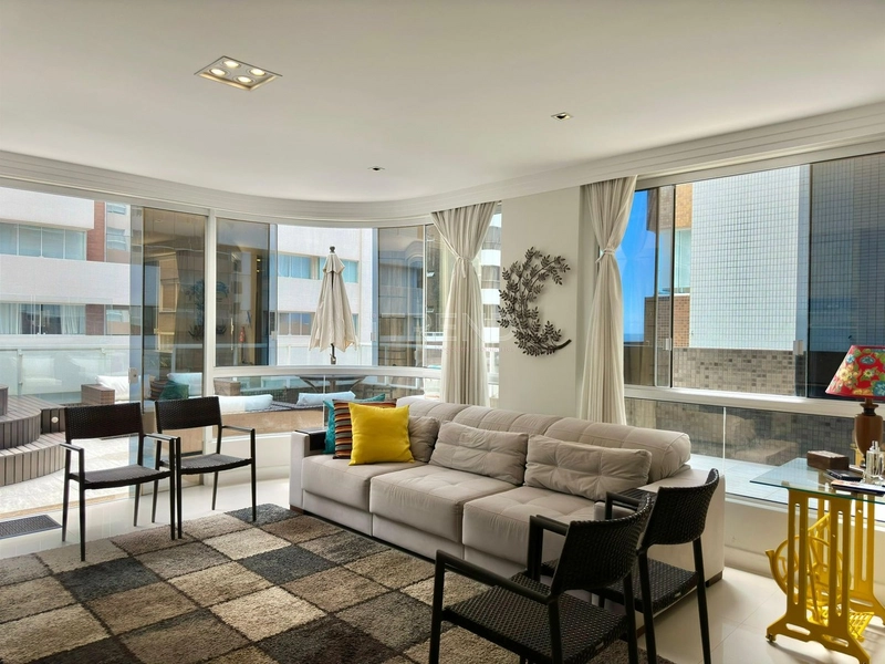 Amplo apartamento com terraço apenas uma quadra do mar: 4ª foto da galeria de imagens do imóvel