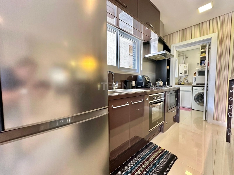Amplo apartamento com terraço apenas uma quadra do mar: 25ª foto da galeria de imagens do imóvel