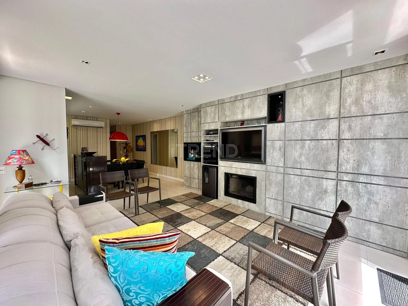 Amplo apartamento com terraço apenas uma quadra do mar: 5ª foto da galeria de imagens do imóvel