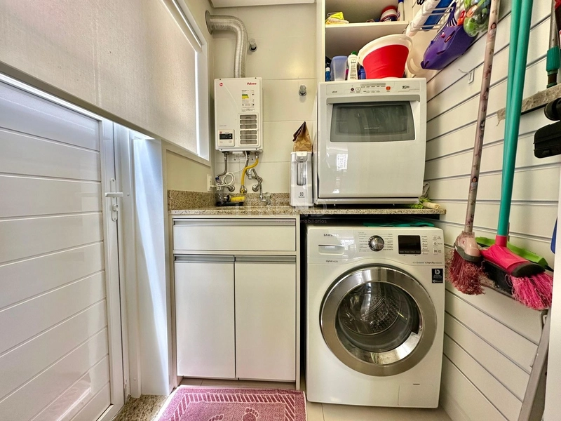 Amplo apartamento com terraço apenas uma quadra do mar: 32ª foto da galeria de imagens do imóvel