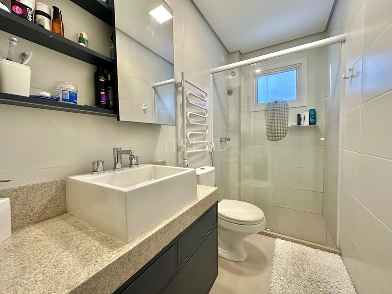 Amplo apartamento com terraço apenas uma quadra do mar: 34ª foto da galeria de imagens do imóvel