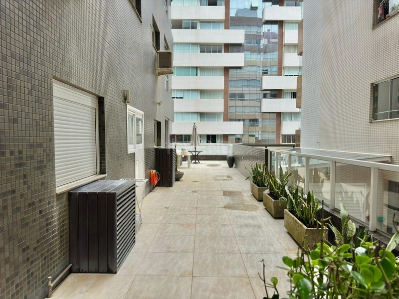 Amplo apartamento com terraço apenas uma quadra do mar: 19ª foto da galeria de imagens do imóvel