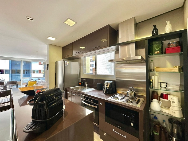 Amplo apartamento com terraço apenas uma quadra do mar: 35ª foto da galeria de imagens do imóvel