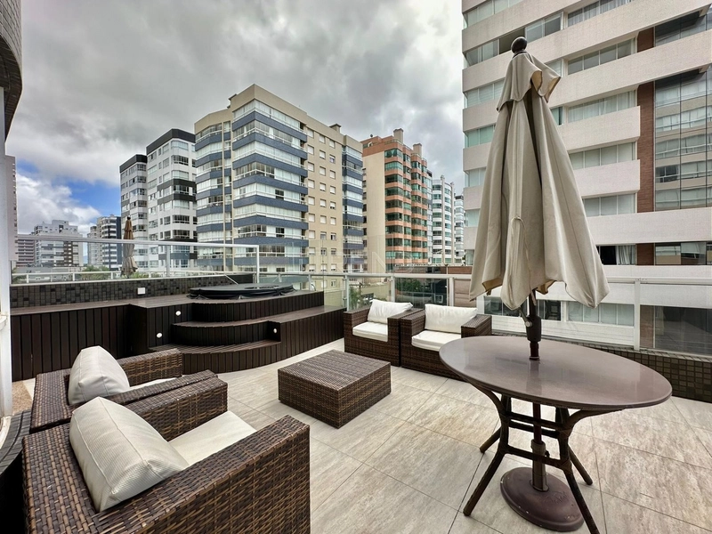 Amplo apartamento com terraço apenas uma quadra do mar: 12ª foto da galeria de imagens do imóvel