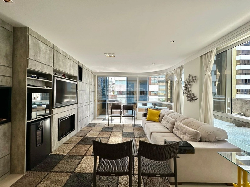 Amplo apartamento com terraço apenas uma quadra do mar: 10ª foto da galeria de imagens do imóvel