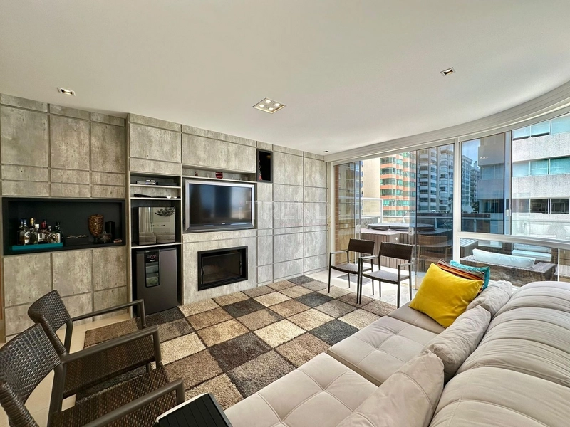 Amplo apartamento com terraço apenas uma quadra do mar: 22ª foto da galeria de imagens do imóvel