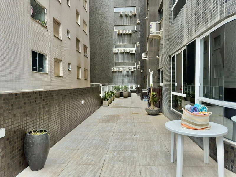 Amplo apartamento com terraço apenas uma quadra do mar: 18ª foto da galeria de imagens do imóvel
