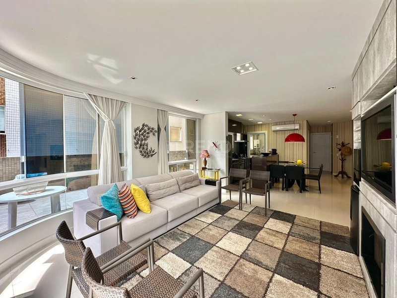Amplo apartamento com terraço apenas uma quadra do mar: 14ª foto da galeria de imagens do imóvel