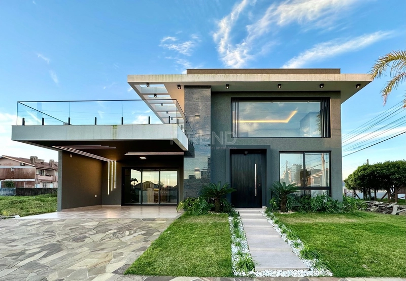 Casa 3 suites mobiliada e decorada com piscina em Capão da Canoa