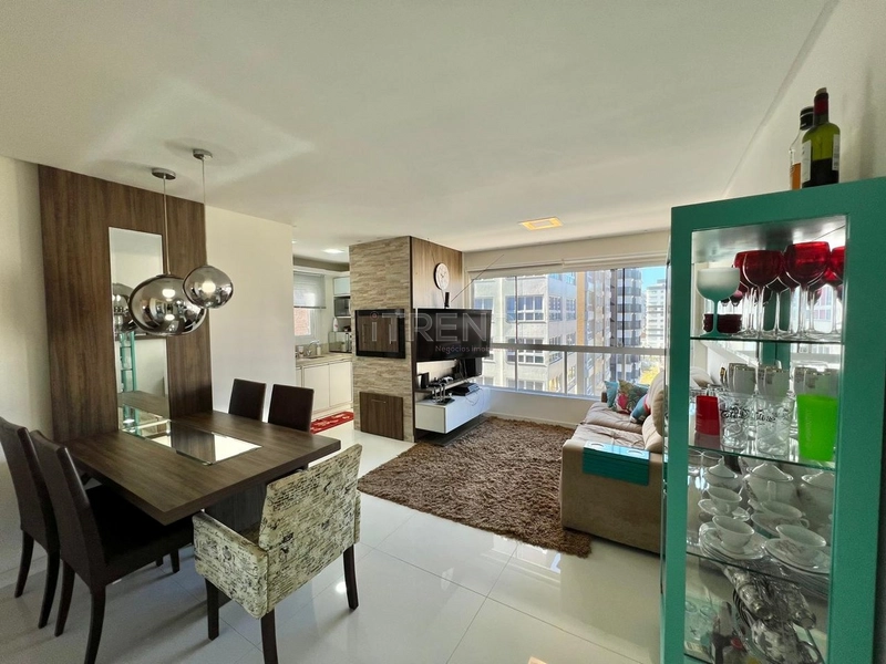 Apartamento de frente para a Praça Tiarajú: 2ª foto da galeria de imagens do imóvel