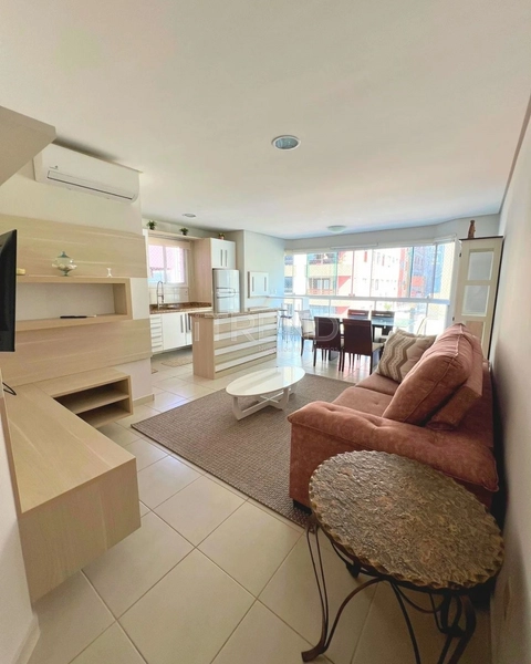 Apartamento ao lado de Praça: 1ª foto da galeria de imagens do imóvel