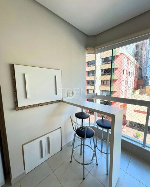 Apartamento ao lado de Praça: 3ª foto da galeria de imagens do imóvel