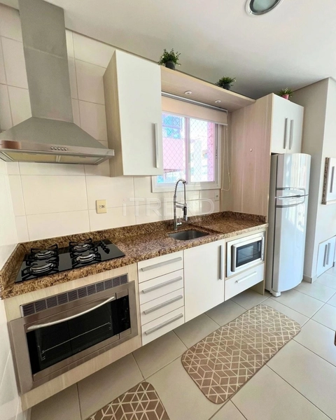 Apartamento ao lado de Praça: 8ª foto da galeria de imagens do imóvel