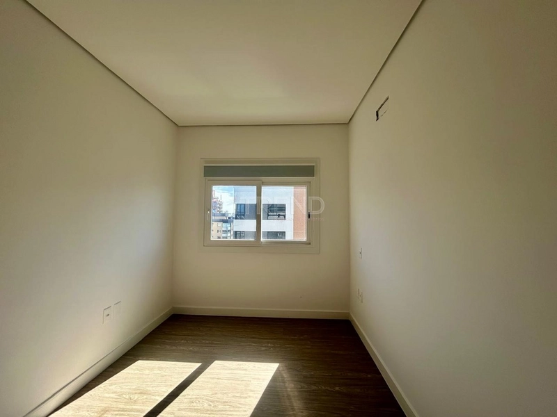 Apartamento de esquina em prédio moderno à 2 quadras do mar: 18ª foto da galeria de imagens do imóvel