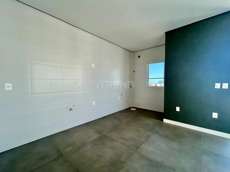 Apartamento de esquina em prédio moderno à 2 quadras do mar: 4ª foto da galeria de imagens do imóvel