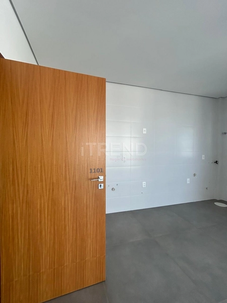 Apartamento de esquina em prédio moderno à 2 quadras do mar: 2ª foto da galeria de imagens do imóvel