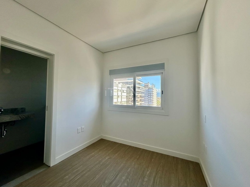 Apartamento de esquina em prédio moderno à 2 quadras do mar: 13ª foto da galeria de imagens do imóvel