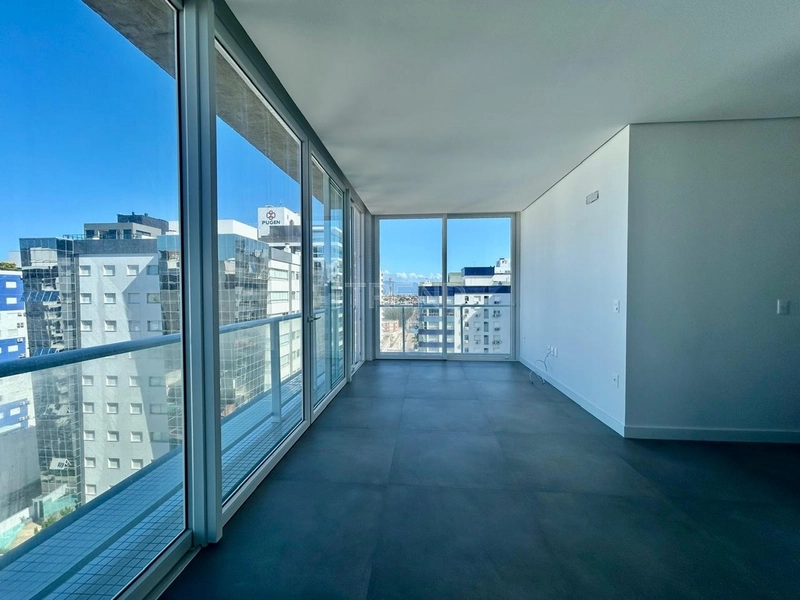 Apartamento de esquina em prédio moderno à 2 quadras do mar: 6ª foto da galeria de imagens do imóvel