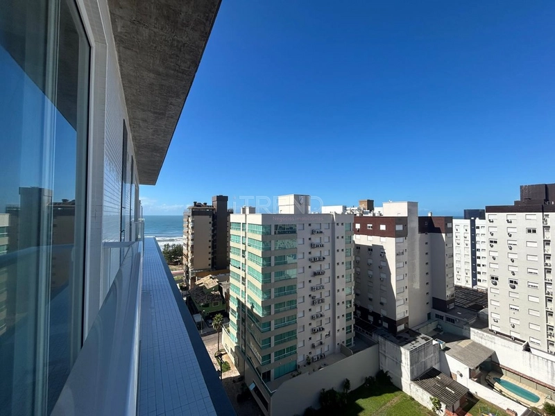 Apartamento de esquina em prédio moderno à 2 quadras do mar: 1ª foto da galeria de imagens do imóvel