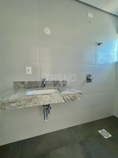 Apartamento de esquina em prédio moderno à 2 quadras do mar: 16ª foto da galeria de imagens do imóvel