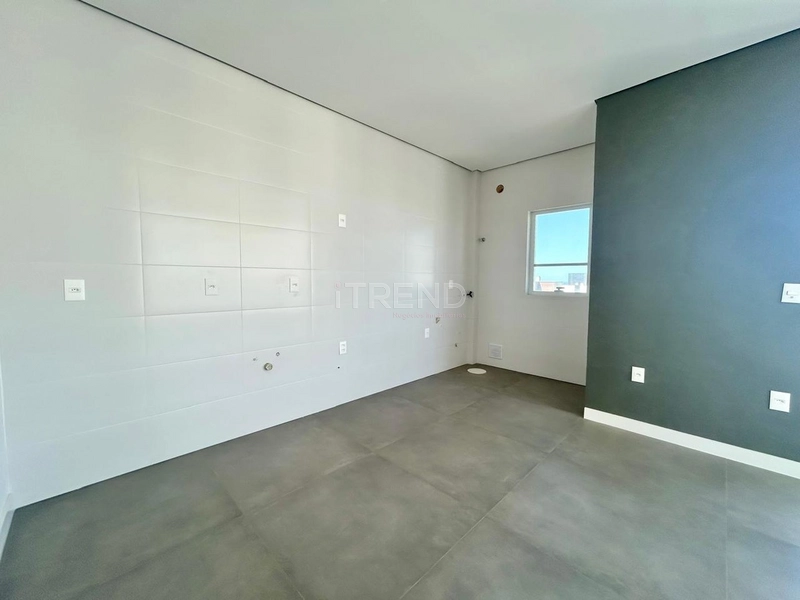 Apartamento de esquina em prédio moderno à 2 quadras do mar: 3ª foto da galeria de imagens do imóvel