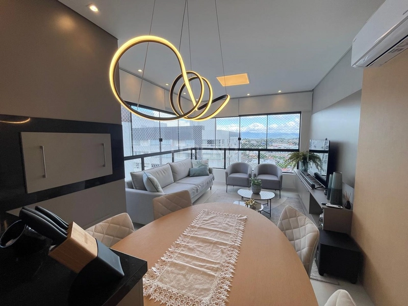 Amplo apartamento mobiliado e decorado: 2ª foto da galeria de imagens do imóvel