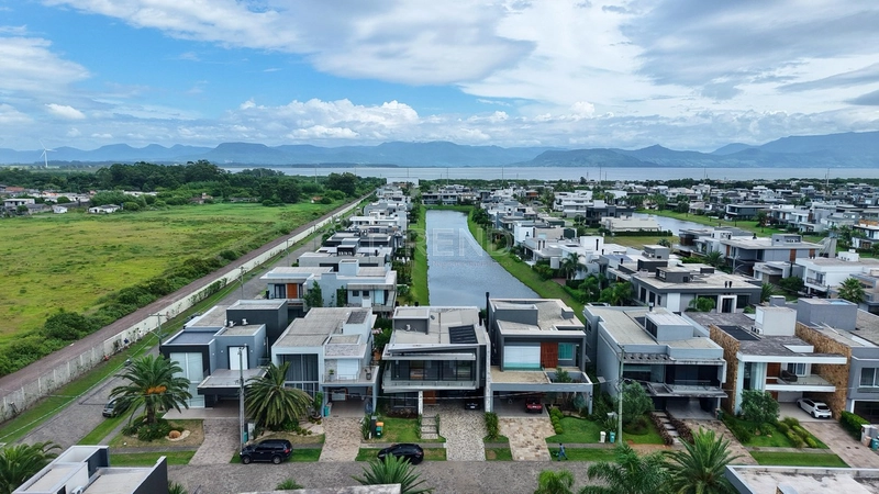 CONDOMÍNIO CAPÃO ILHAS RESORT SOBRADO BEIRA LAGO: 27ª foto da galeria de imagens do imóvel