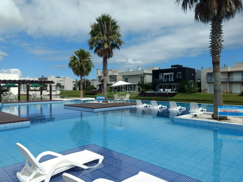 LOTE À VENDA PRÓXIMO AO LAGO E CLUBE: 4ª foto da galeria de imagens do imóvel