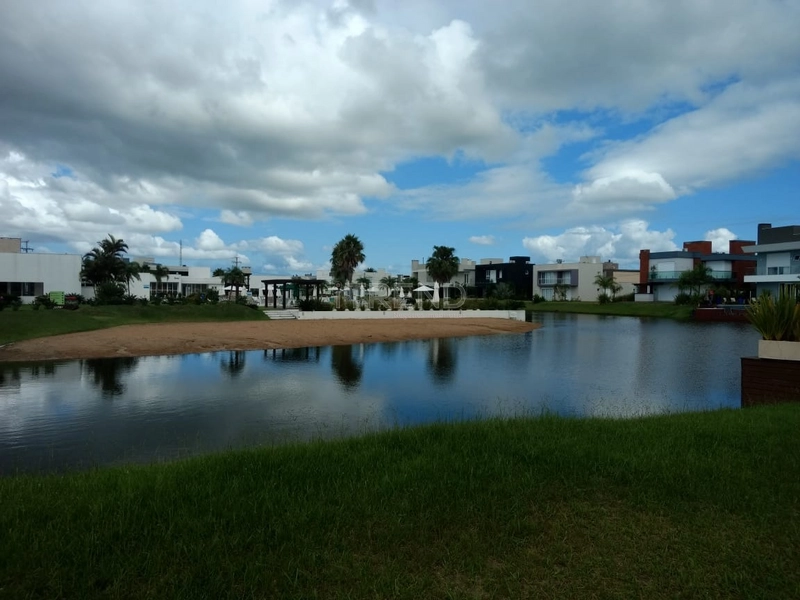 LOTE À VENDA PRÓXIMO AO LAGO E CLUBE: 12ª foto da galeria de imagens do imóvel