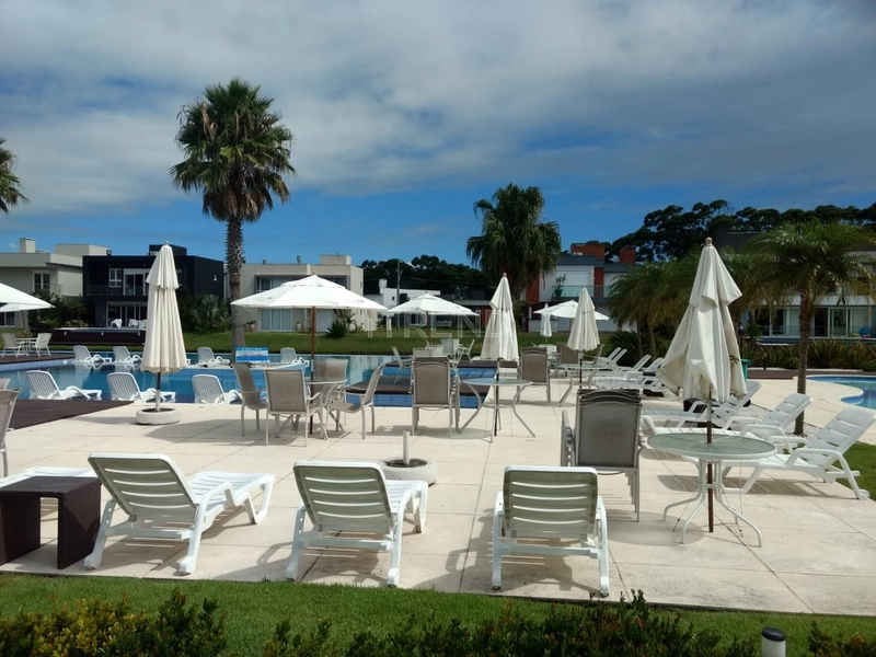 LOTE À VENDA PRÓXIMO AO LAGO E CLUBE: 5ª foto da galeria de imagens do imóvel