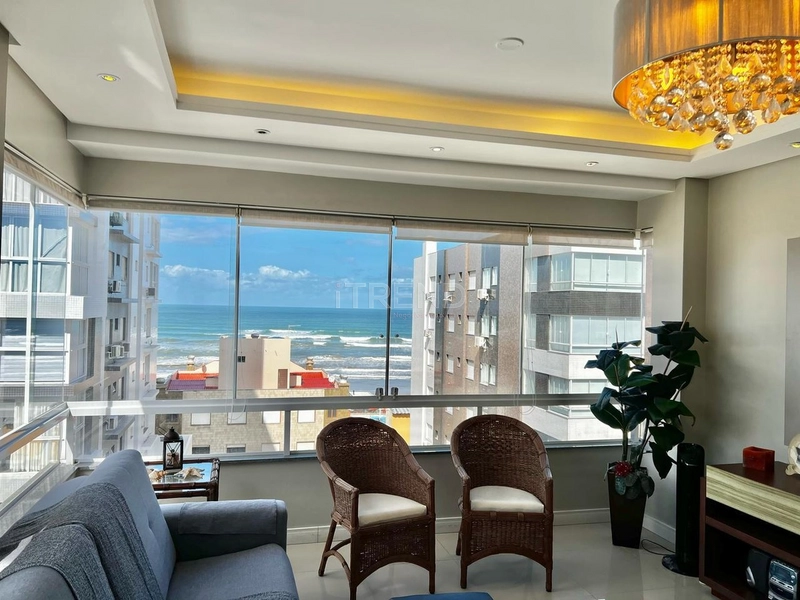 Três dormitórios junto a praça e com vista eterna para o mar.: 1ª foto da galeria de imagens do imóvel