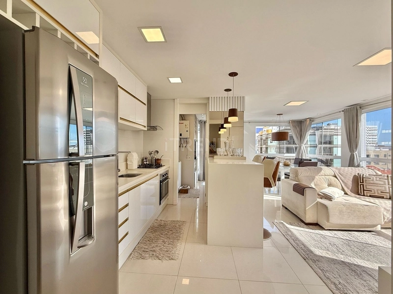 De frente para avenida !: 17ª foto da galeria de imagens do imóvel