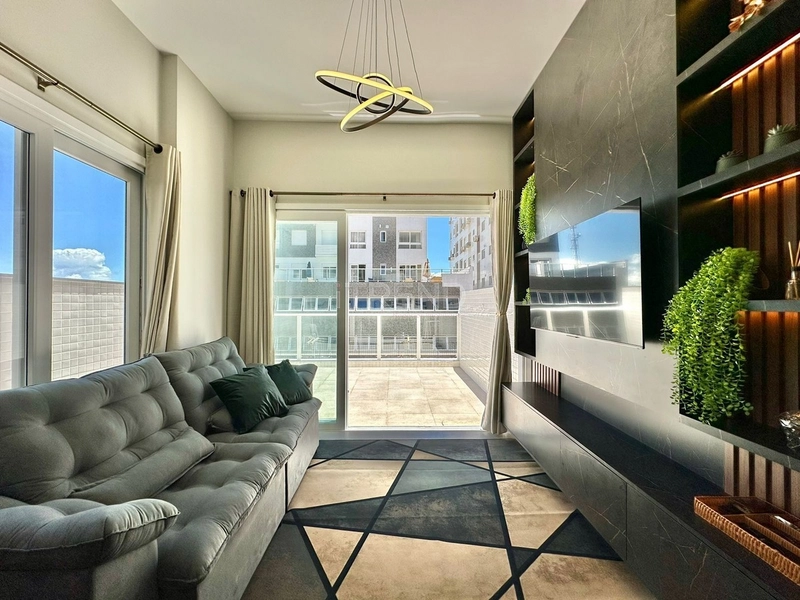 Apartamento novo com terraço em "L"