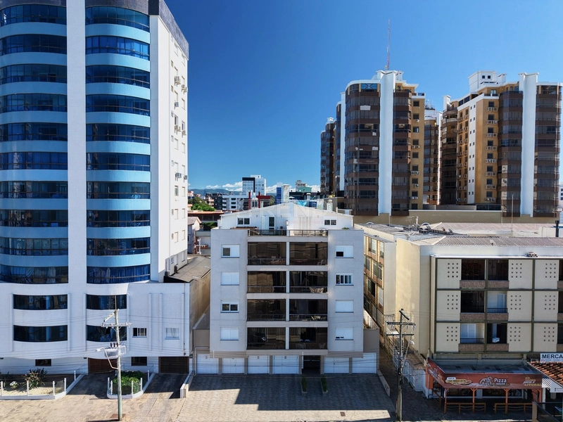 APARTAMENTO COM SACADA DE FRENTE, JUNTO AO MAR NO CORAÇÃO DA CIDADE: 18ª foto da galeria de imagens do imóvel