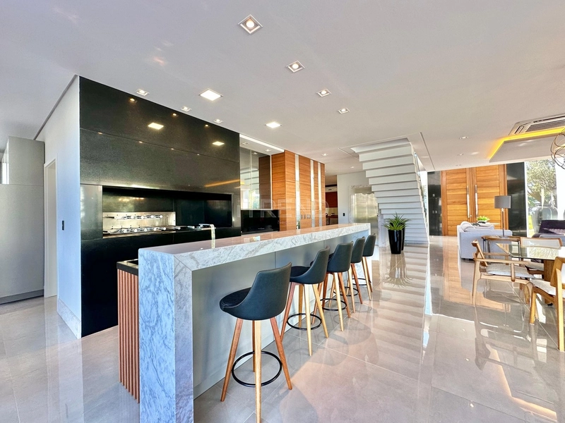 LINDO SOBRADO CONTEMPORÂNEO NO CONDOMÍNIO  ENSEADA LAGOS XANGRI-LÁ: 9ª foto da galeria de imagens do imóvel