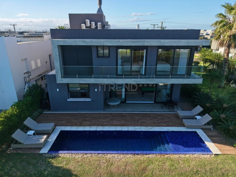 LINDO SOBRADO CONTEMPORÂNEO NO CONDOMÍNIO  ENSEADA LAGOS XANGRI-LÁ: 3ª foto da galeria de imagens do imóvel