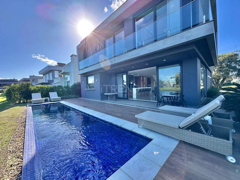 LINDO SOBRADO CONTEMPORÂNEO NO CONDOMÍNIO  ENSEADA LAGOS XANGRI-LÁ: 2ª foto da galeria de imagens do imóvel