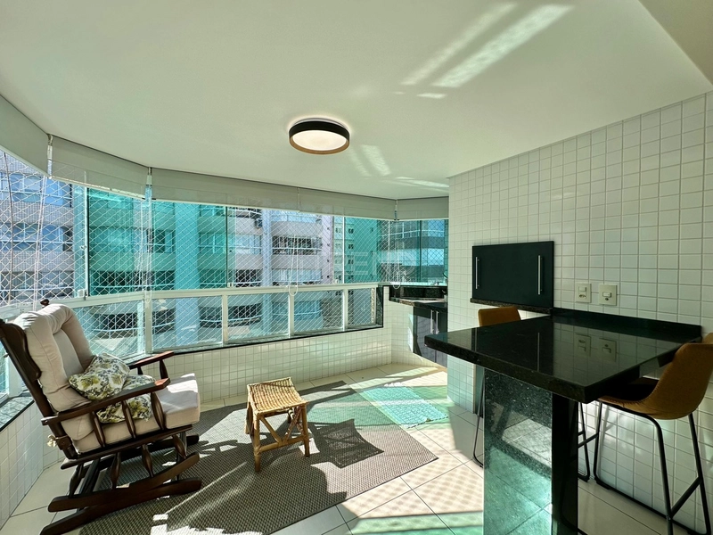 APARTAMENTO À VENDA  COM VISTA PARA O MAR