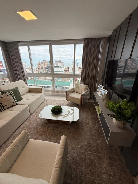 Apartamento no centro com vista panorâmica para o mar.: 2ª foto da galeria de imagens do imóvel