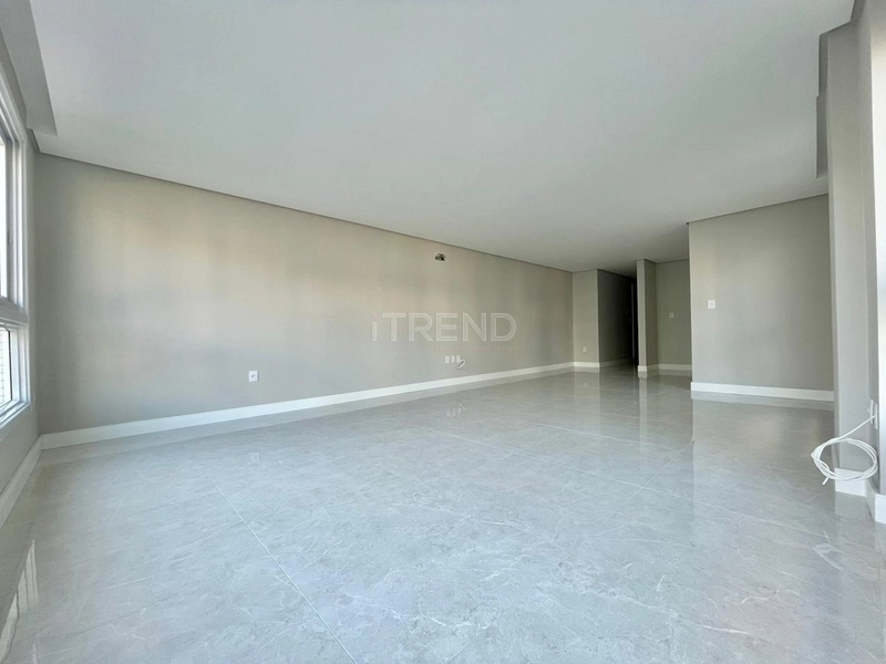 Apto Novo em Frente à Praça: 2ª foto da galeria de imagens do imóvel