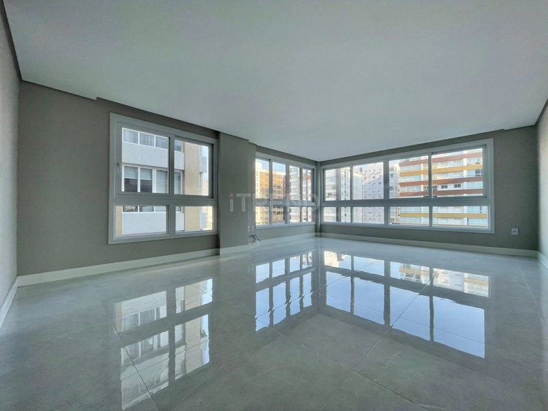 Apto Novo em Frente à Praça: 12ª foto da galeria de imagens do imóvel