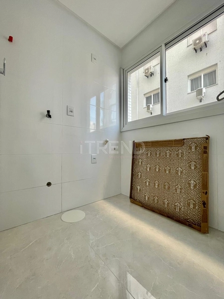 Apto Novo em Frente à Praça: 3ª foto da galeria de imagens do imóvel