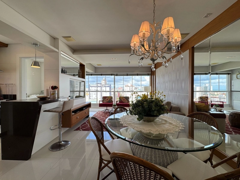 De frente para a Praça Flávio Boianovski: 1ª foto da galeria de imagens do imóvel