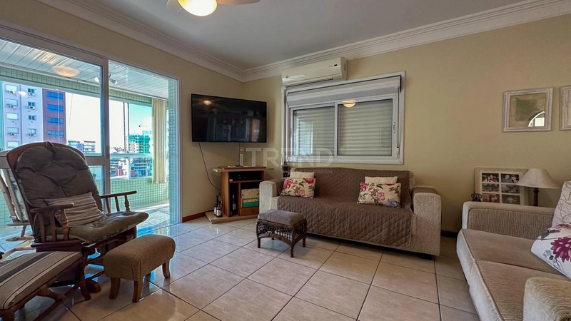 Frente Avenida: 13ª foto da galeria de imagens do imóvel