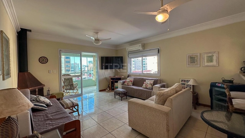 Frente Avenida: 2ª foto da galeria de imagens do imóvel