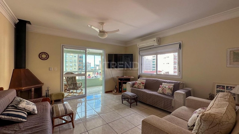 Frente Avenida: 3ª foto da galeria de imagens do imóvel