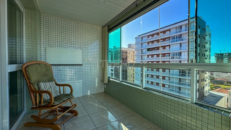 Frente Avenida: 8ª foto da galeria de imagens do imóvel