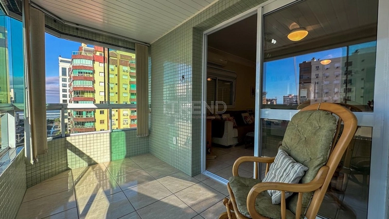 Frente Avenida: 6ª foto da galeria de imagens do imóvel