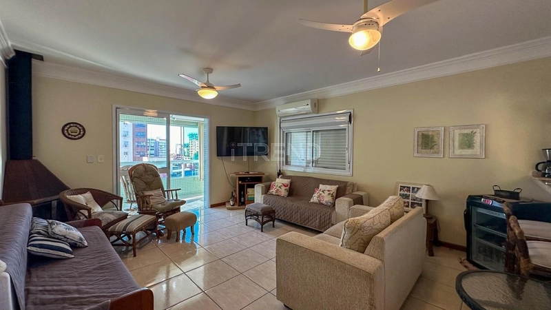 Frente Avenida: 12ª foto da galeria de imagens do imóvel