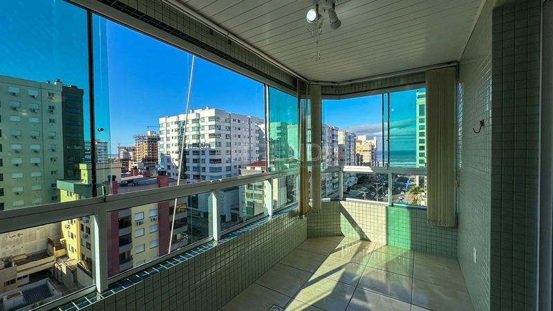 Frente Avenida: 7ª foto da galeria de imagens do imóvel